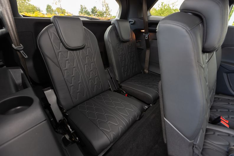 Viajar en grupo: ¿conviene alquilar una furgoneta de 7-9 plazas?