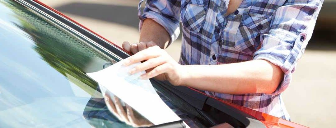 ¿Qué pasa si te multan conduciendo un coche de alquiler?